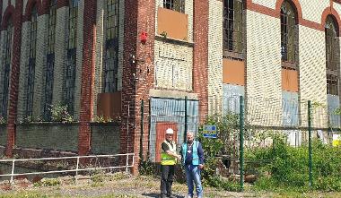 Cllr Diplock (right) with Dick Shone, managing director of Boutique Modern at the site